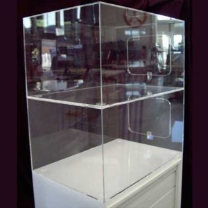 Mobile-vetrina-plexiglass-copertura-mobile-a-serranda-1
