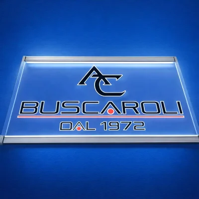 Targa luminosa PLEXIGLAS Incisa a LED – Personalizzata