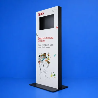 Totem porta Monitor in PVC massello bianco decorato