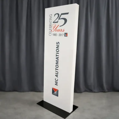 Totem pvc e stampa anniversario MC Automation
