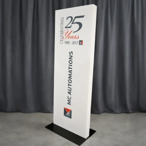 Totem pvc e stampa anniversario MC Automation
