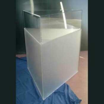 Vetrina colonna plexiglass satinato e teca plexiglass trasparente