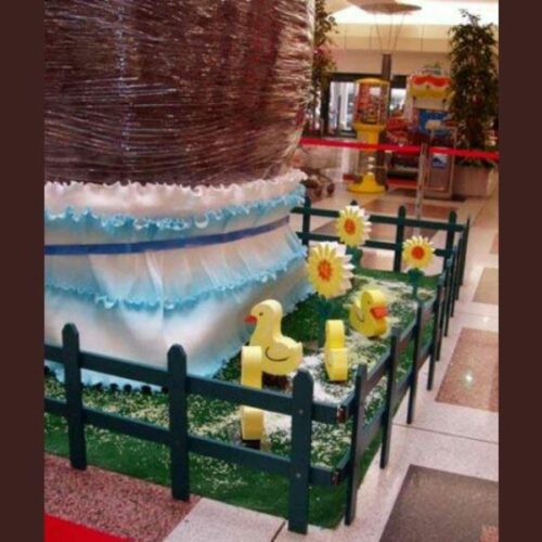 allestimento polistirolo e legno verniciato Pasqua centro commerciale Shopville