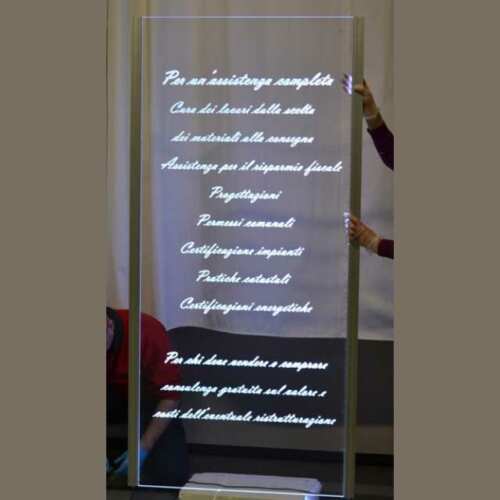 Raffinato cartello plexiglass incisione illuminazione a LED in trasparente 10 mm, con una bella scritta in corsivo interamente incisa