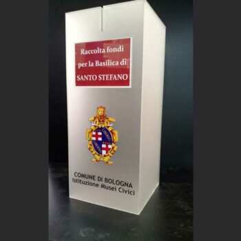 Plexiglass satinato per questa urna plexiglass raccolta fondi del Comune di Bologna, in 10 mm taglio laser, stampa stemma del comune