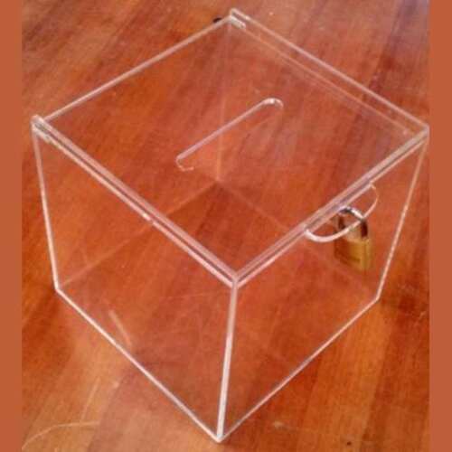 Urna plexiglass trasparente raccolta fondi con lucchetto cm 15x15x15, la metti ovunque. Ha suo lucchetto. Offerta per 15 pezzi +1 gratis