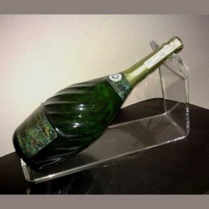 Porta bottiglie plexiglass per tavolo evento trasparente 8 mm, etichetta ben visibile in posizione inclinata e porta bottiglia invisibile