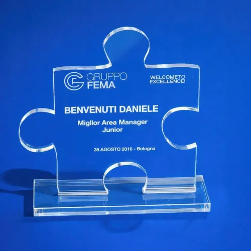 Targa plexiglass sagomata su piedistallo premiazione aziendale