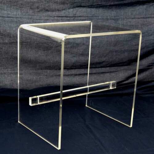 Tavolino plexiglass trasparente barra appoggia piedi quadrata, termoformato della serie dei tavoli a “U” rovesciata H50 cm, spessore 10 mm.        