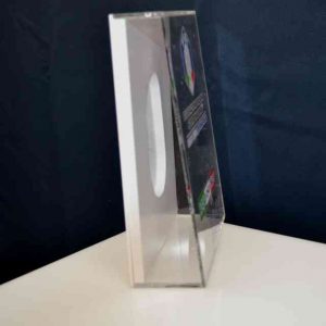 Trophée sportif Plexiglas et PVC à boîte, vue de coté