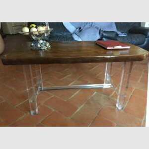 Tavolo porta TV legno piedi o gambe in plexiglass