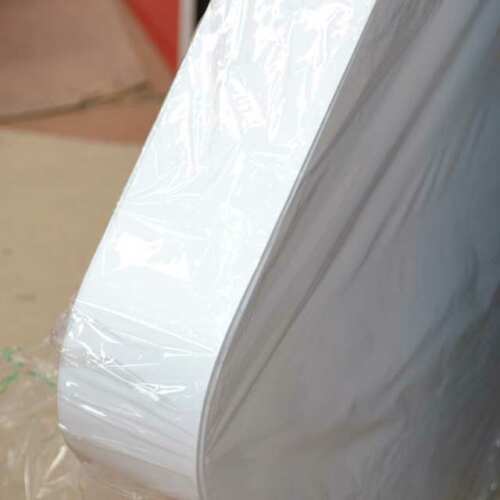 Enseigne à boitier PVC blanc pour bar pour donner du relief ,de 10 cm, façonné à nuage renforcé grâce à l'impression. Enseigne économique