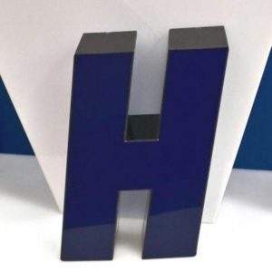 Lettere scatolate plexiglass nero blu a led cm H23 P6