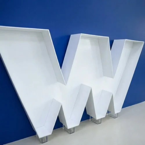 Lettere scatolate grande formato per insegna luminosa in plexiglass opalino