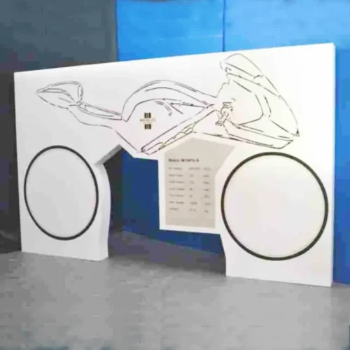 Totem acatolato in PVC per eventi Azienda di moto a Bologna