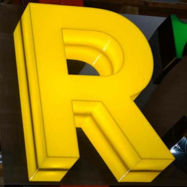 Lettere scatolate plexiglass giallo