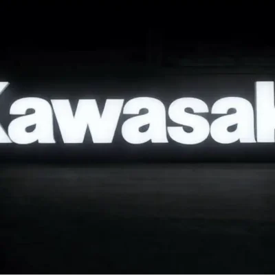 Lettere scatolate luminose in PLEXIGLAS®