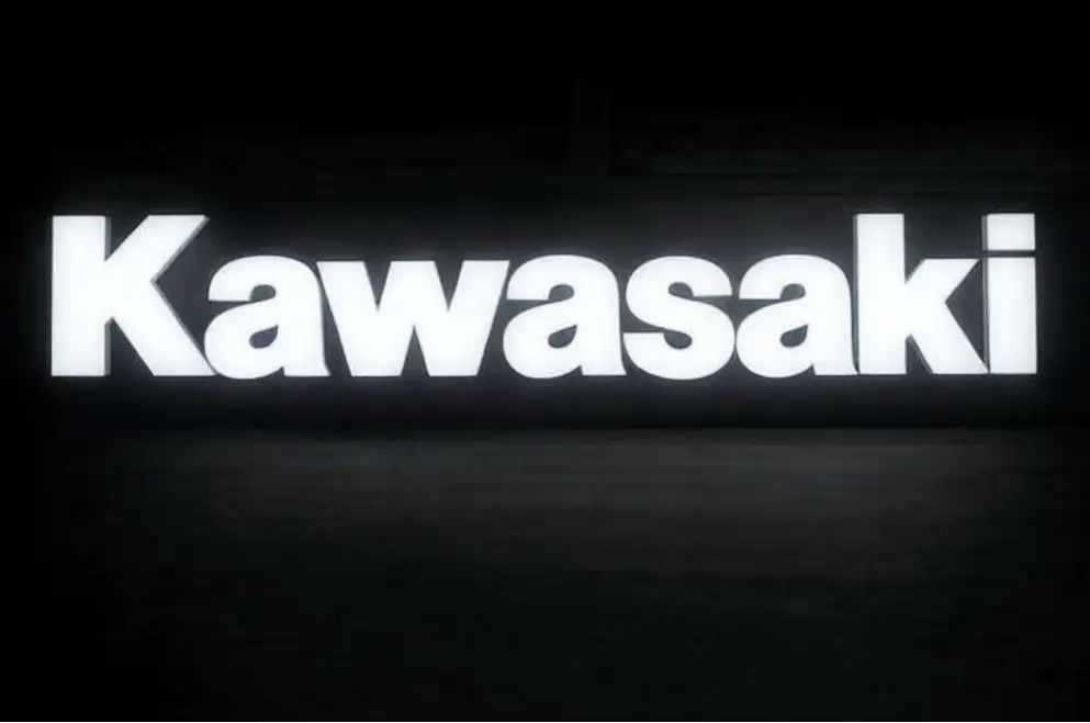 Lettere scatolate luminose in PLEXIGLAS®