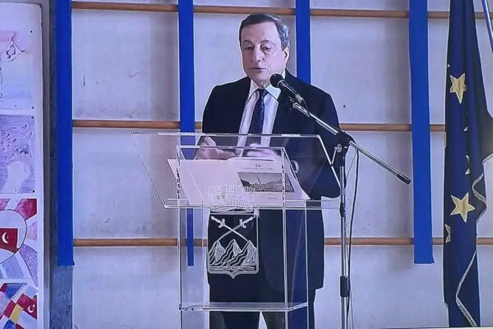 Leggio in PLEXIGLAS® per Mario Draghi