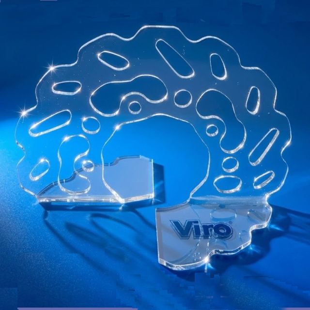 plexiglass su misura a Bologna espositore VIRO