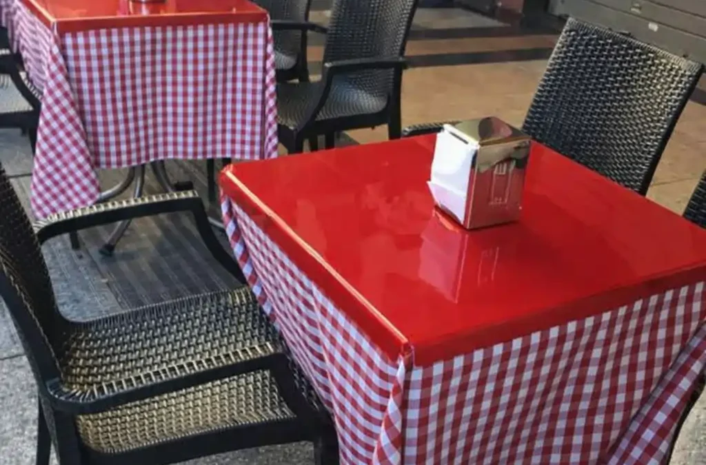 Copritavolo in PLEXIGLAS® su misura