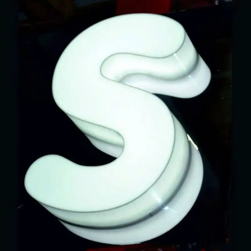 Lettera scatolata plexiglas