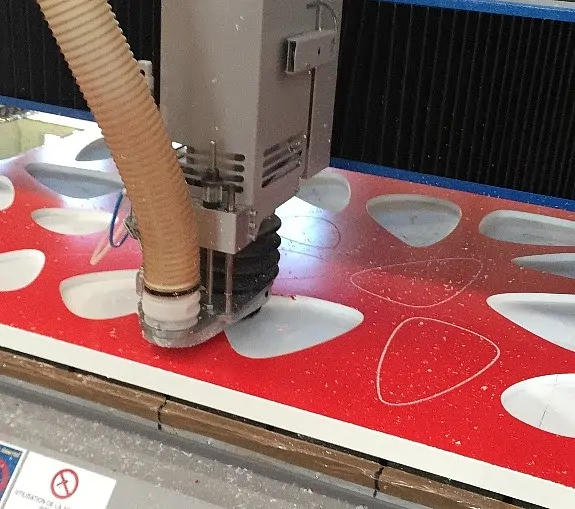 Lavorazione PLEXIGLAS®: Taglio Laser, CNC, Piegatura e Incollaggio 2 Fresatura CNC PLEXIGLAS