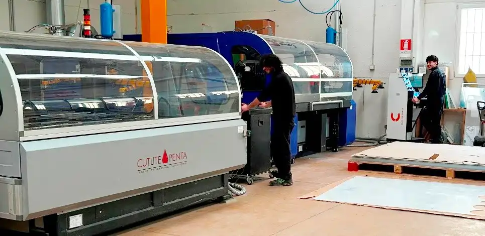 Taglio Laser PLEXIGLAS®: precisione e lavorazione 1 Taglio laser plexiglas