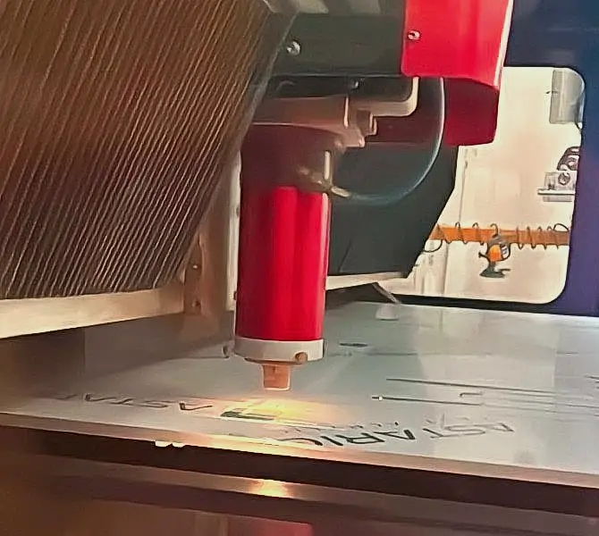 Lavorazione PLEXIGLAS®: Taglio Laser, CNC, Piegatura e Incollaggio 1 taglio laser
